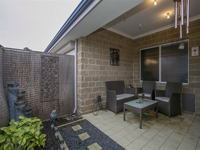 4 Kylee Close, South Guildford WA 6055