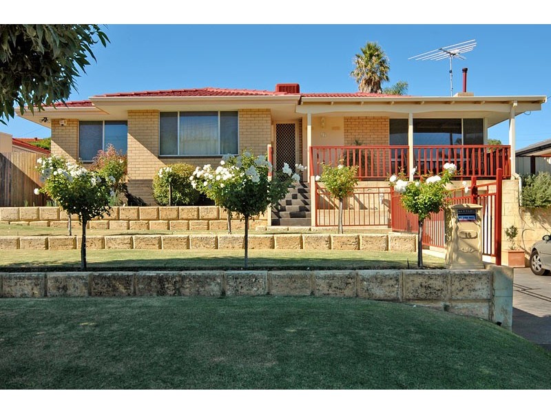 16 Churchill Drive, Swan View WA 6056