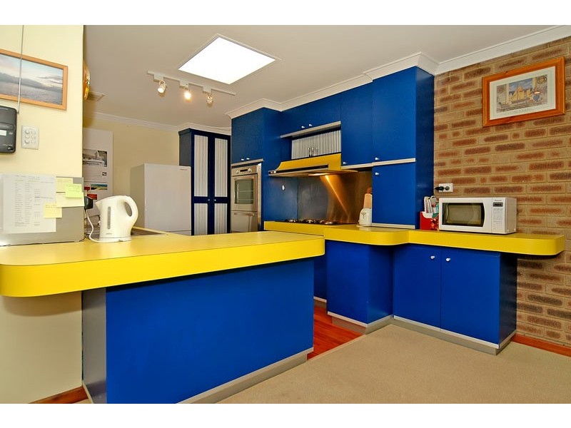 16 Churchill Drive, Swan View WA 6056