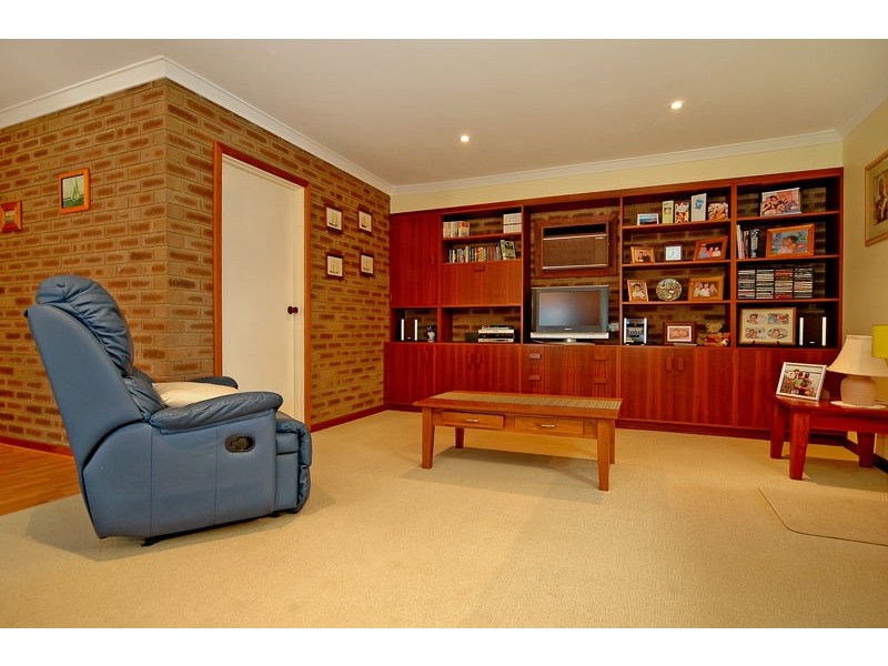 16 Churchill Drive, Swan View WA 6056