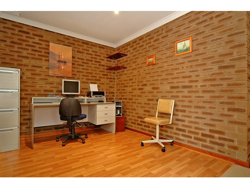 16 Churchill Drive, Swan View WA 6056