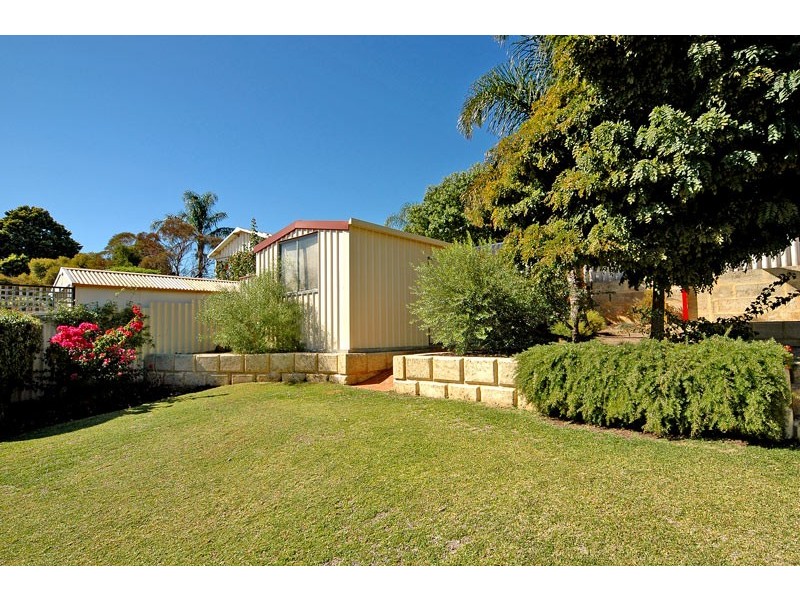 16 Churchill Drive, Swan View WA 6056