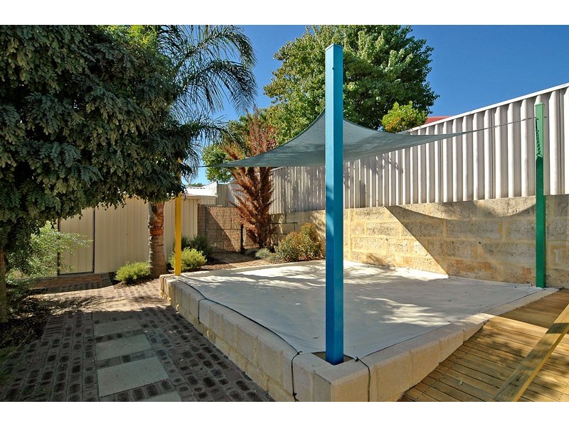 16 Churchill Drive, Swan View WA 6056