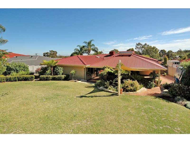 16 Churchill Drive, Swan View WA 6056