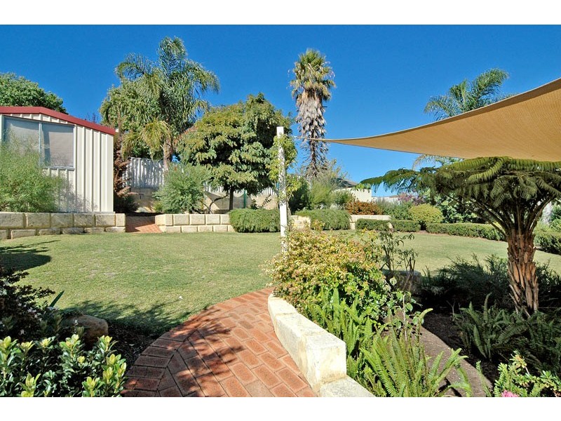 16 Churchill Drive, Swan View WA 6056