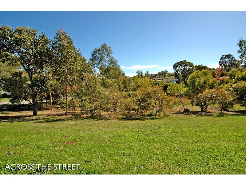 16 Churchill Drive, Swan View WA 6056