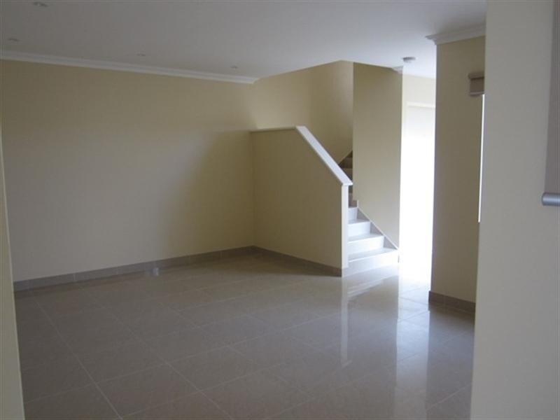 2/19 Aquaviva Circle, Viveash WA 6056