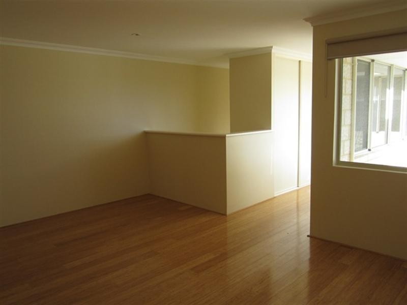 2/19 Aquaviva Circle, Viveash WA 6056