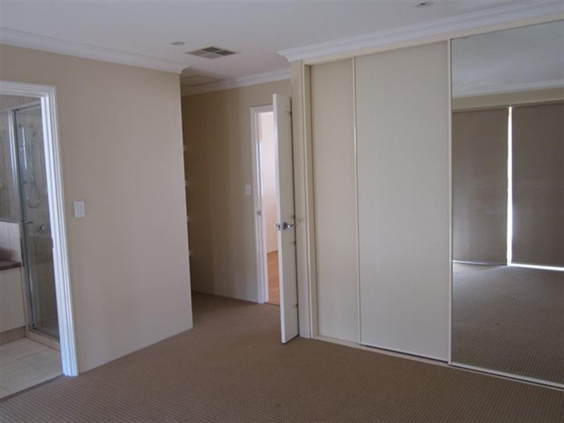 2/19 Aquaviva Circle, Viveash WA 6056