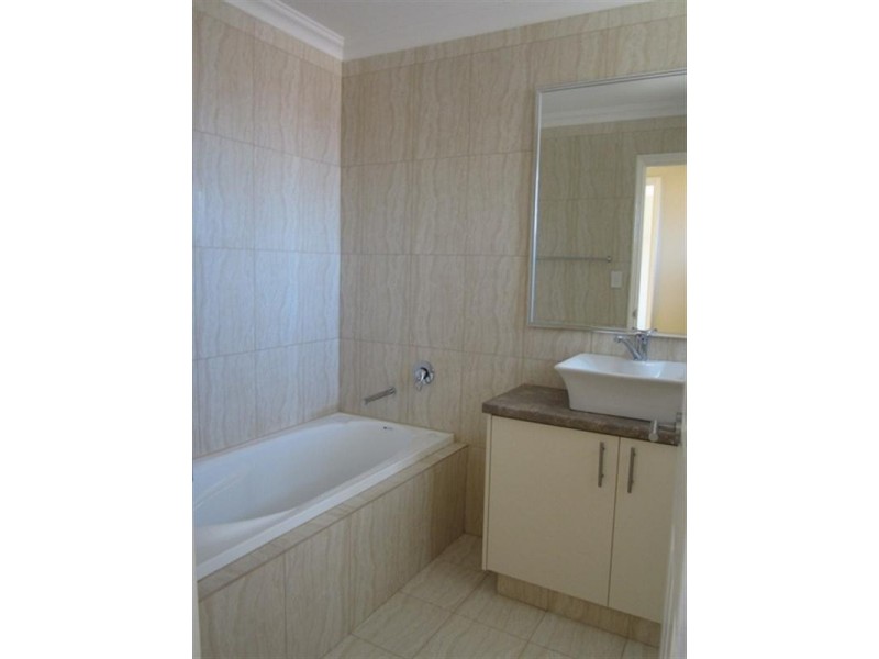 2/19 Aquaviva Circle, Viveash WA 6056