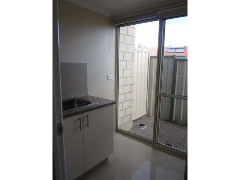 2/19 Aquaviva Circle, Viveash WA 6056