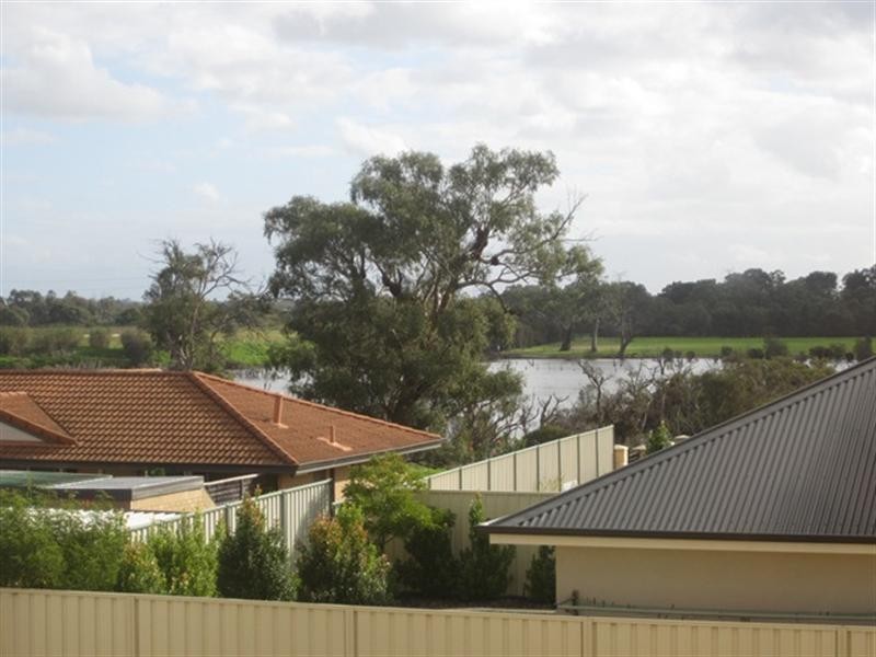 2/19 Aquaviva Circle, Viveash WA 6056