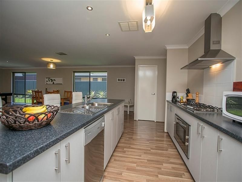 55 Tapioca Drive, Aveley WA 6069