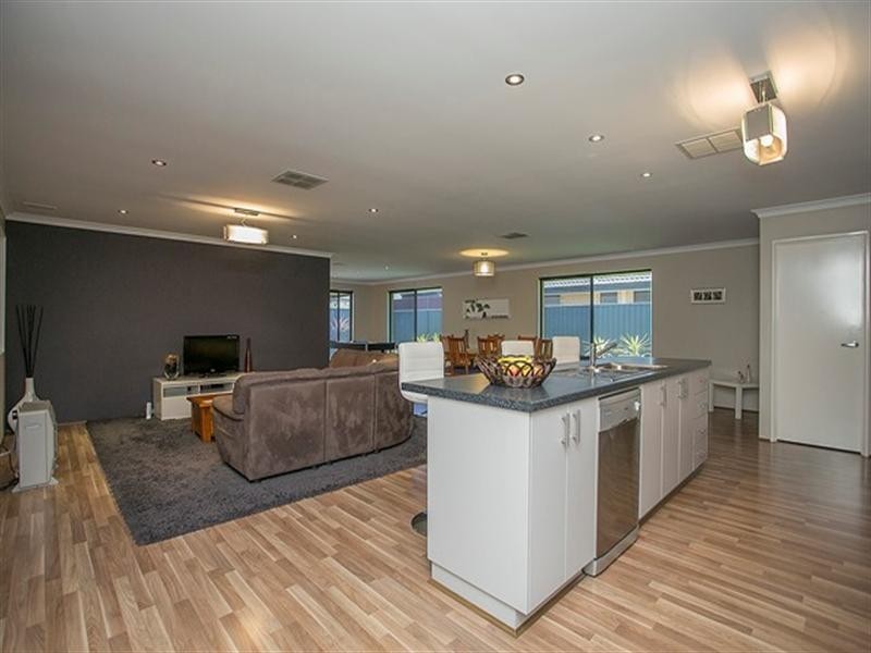 55 Tapioca Drive, Aveley WA 6069
