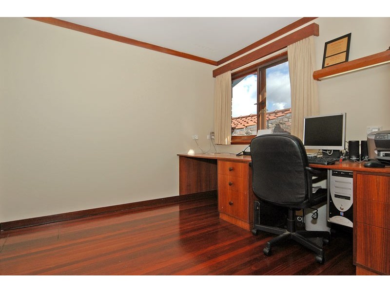 6 Throssell Road, Greenmount WA 6056