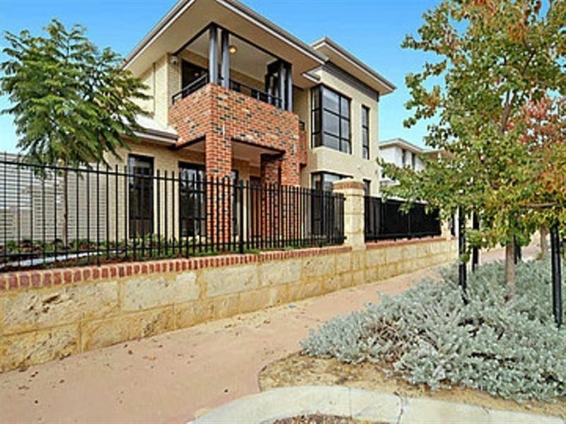 31 The Embankment, South Guildford WA 6055