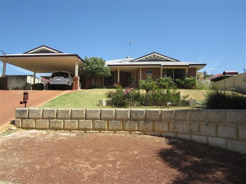 8 Thaxted Place, Swan View WA 6056