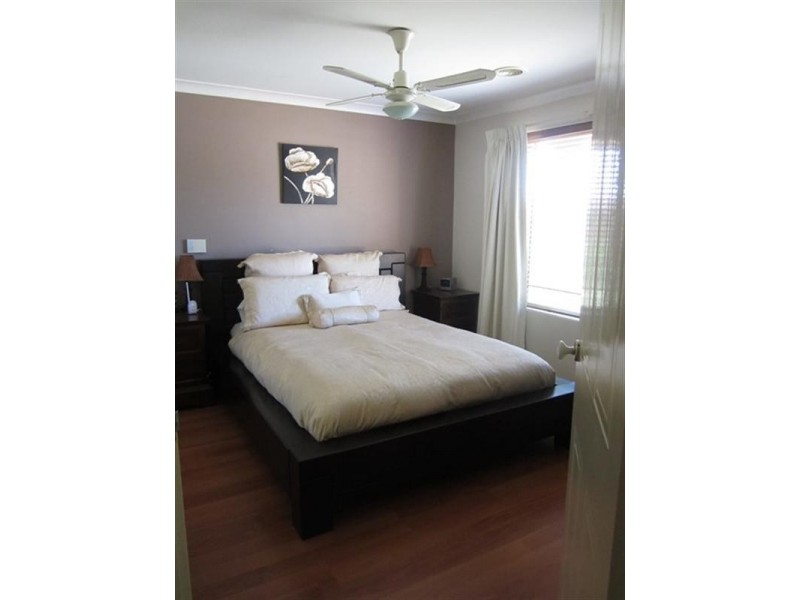 8 Thaxted Place, Swan View WA 6056