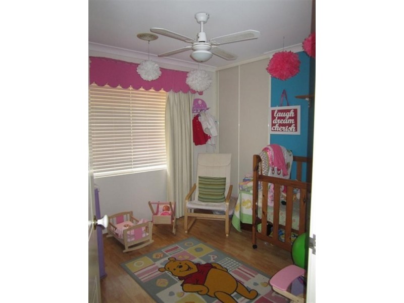 8 Thaxted Place, Swan View WA 6056