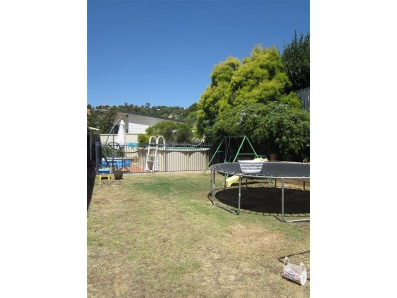 8 Thaxted Place, Swan View WA 6056