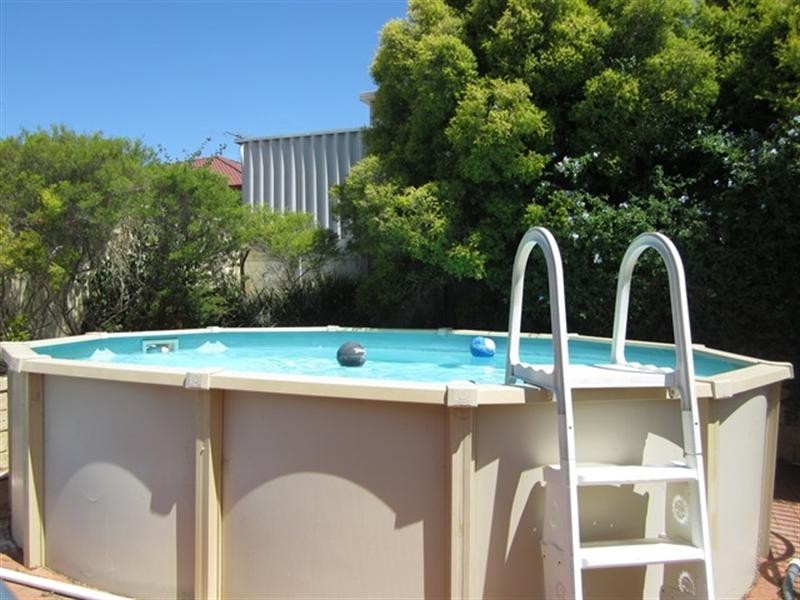 8 Thaxted Place, Swan View WA 6056