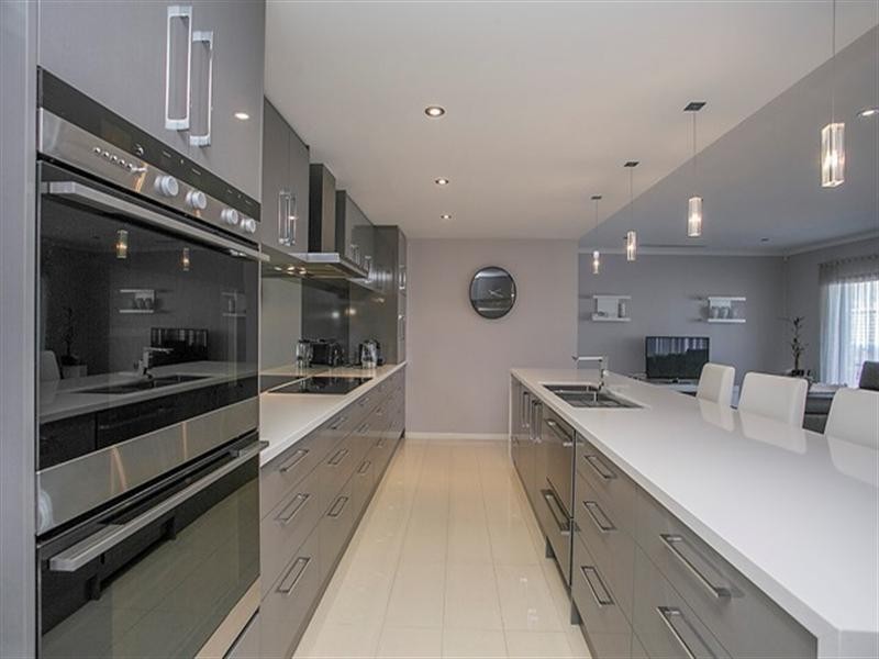 33 Pexton Drive, South Guildford WA 6055