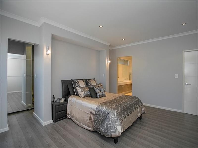 33 Pexton Drive, South Guildford WA 6055