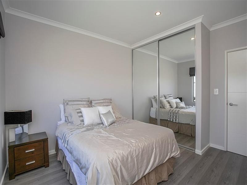 33 Pexton Drive, South Guildford WA 6055