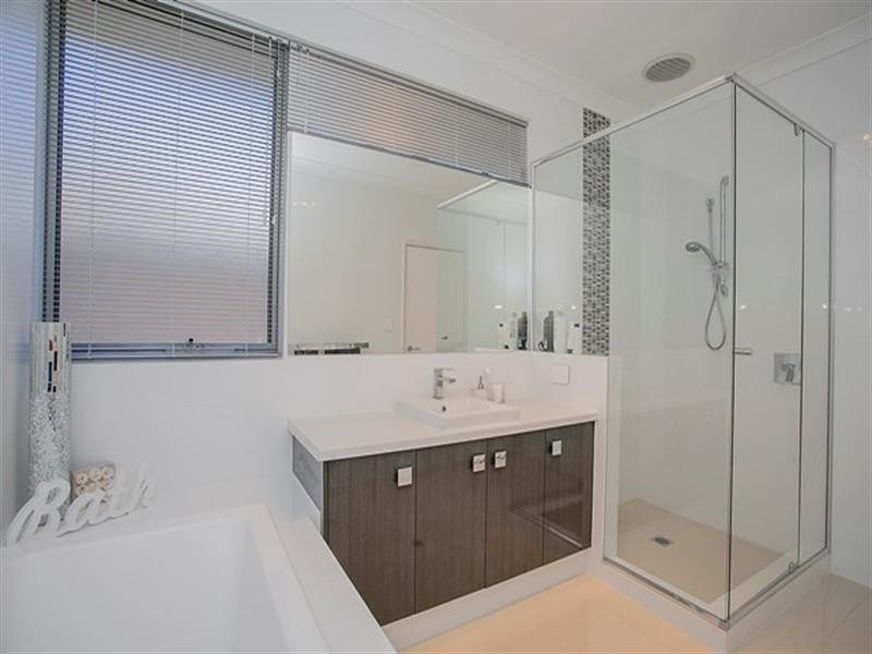 33 Pexton Drive, South Guildford WA 6055