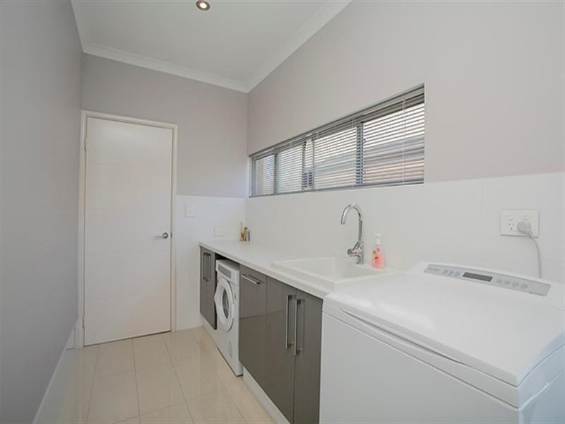 33 Pexton Drive, South Guildford WA 6055