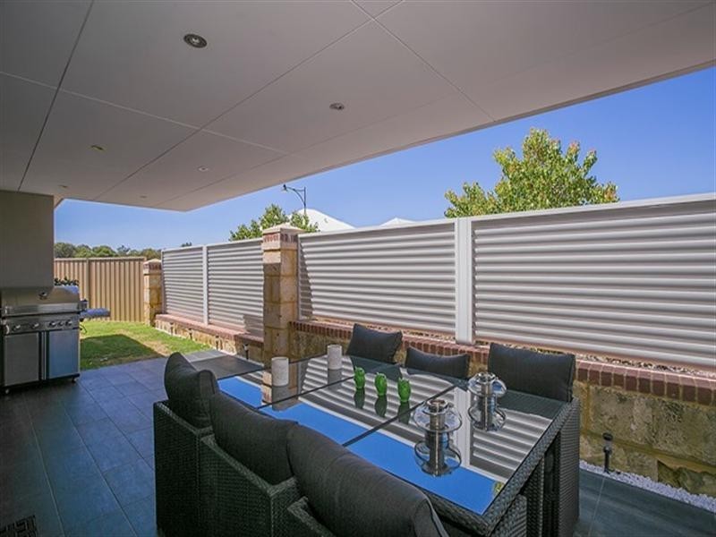 33 Pexton Drive, South Guildford WA 6055