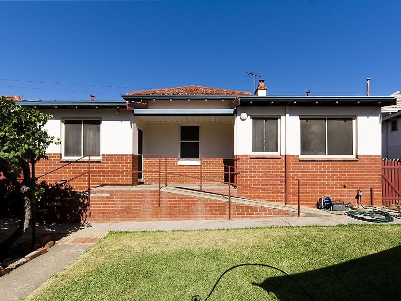 10 First Avenue, Woodbridge WA 6056