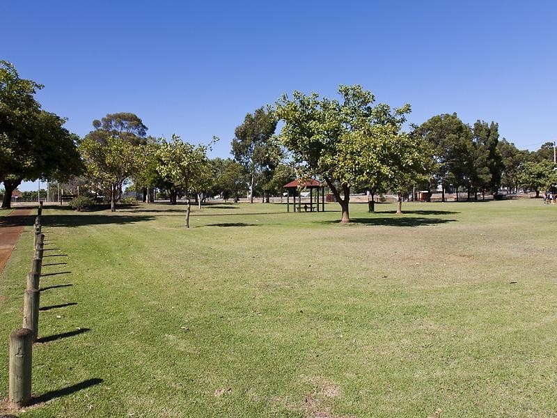 10 First Avenue, Woodbridge WA 6056