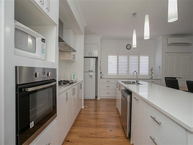 16 PARKFARM Drive, South Guildford WA 6055