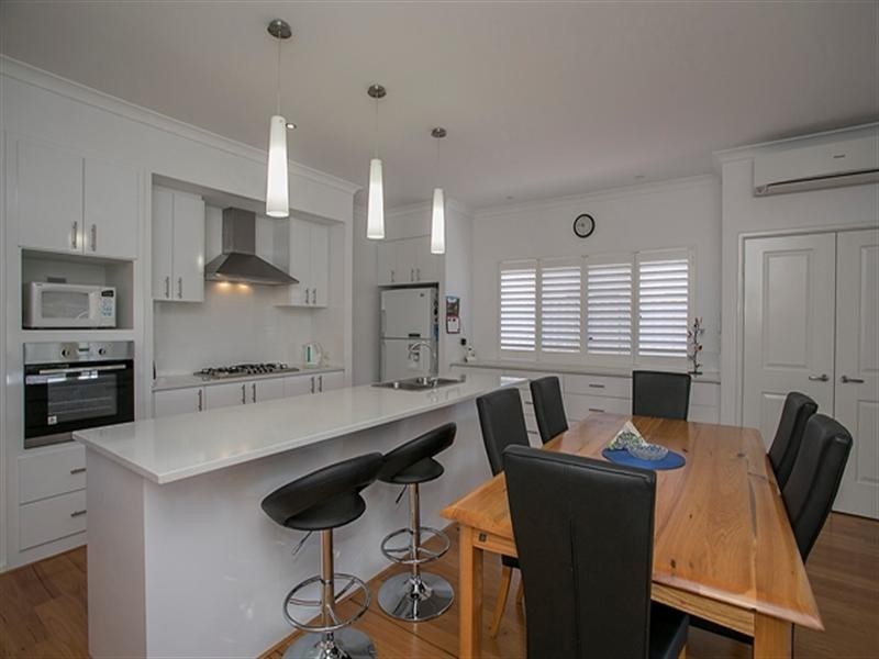 16 PARKFARM Drive, South Guildford WA 6055