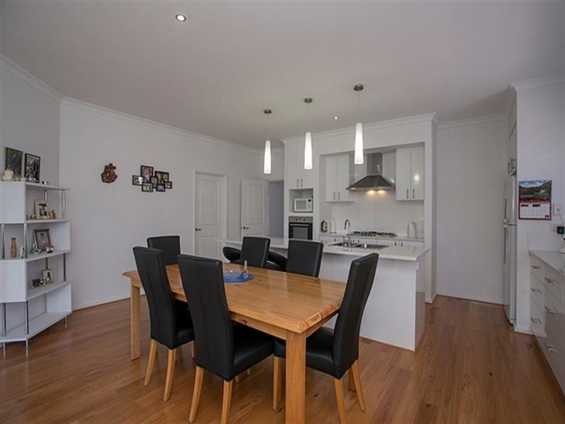 16 PARKFARM Drive, South Guildford WA 6055