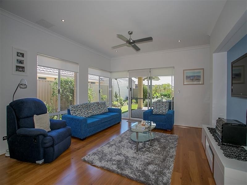 16 PARKFARM Drive, South Guildford WA 6055