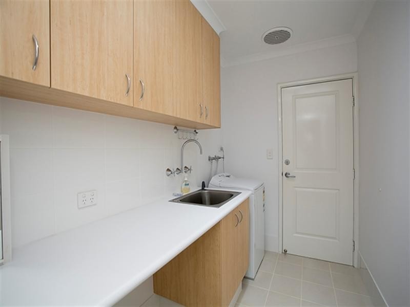 16 PARKFARM Drive, South Guildford WA 6055