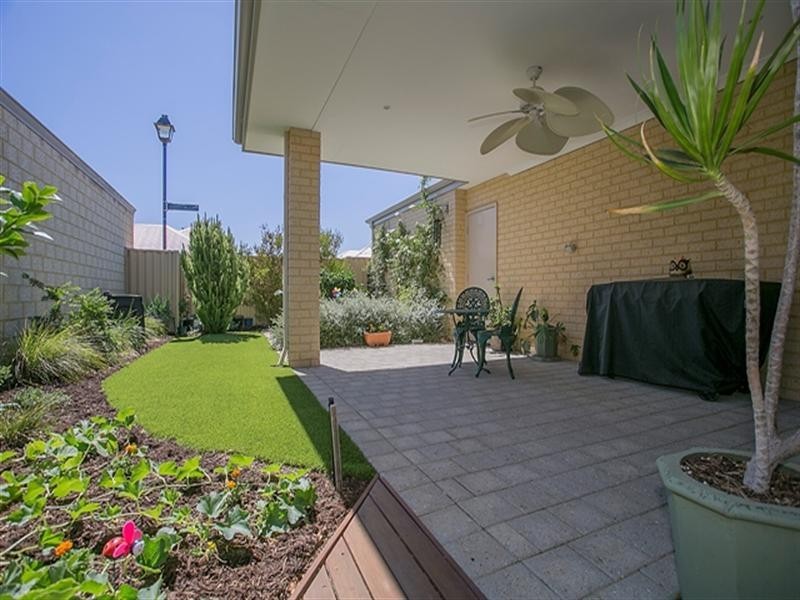 16 PARKFARM Drive, South Guildford WA 6055