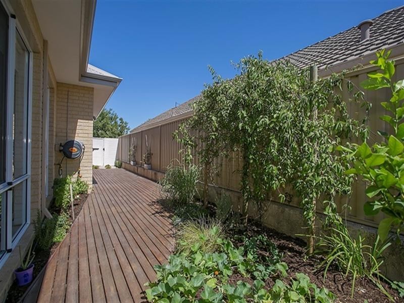 16 PARKFARM Drive, South Guildford WA 6055