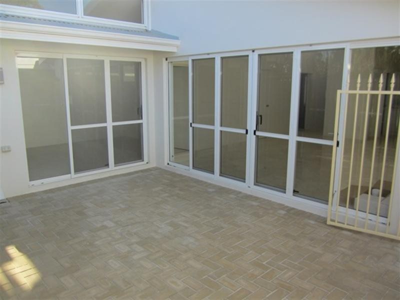 2/33 Hamersley Street, Midland WA 6056