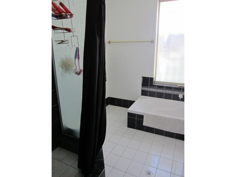 41 Kangaroo Entrance, Stratton WA 6056