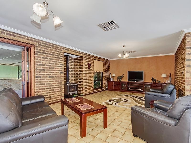 11 Kalmia Way, Forrestfield WA 6058