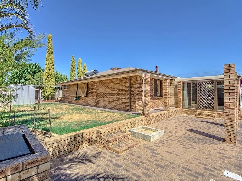 11 Kalmia Way, Forrestfield WA 6058