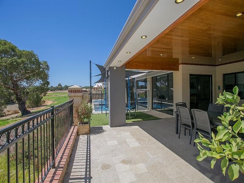 22 Freeth Turn, South Guildford WA 6055