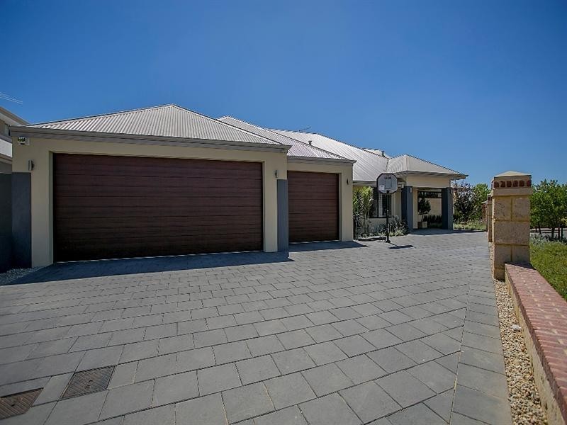 22 Freeth Turn, South Guildford WA 6055