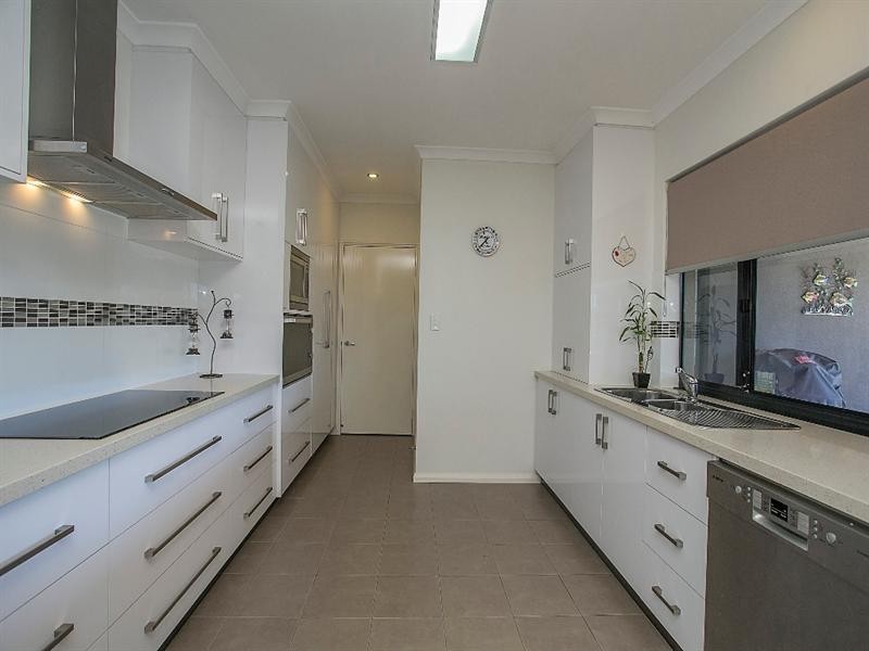 22 Freeth Turn, South Guildford WA 6055