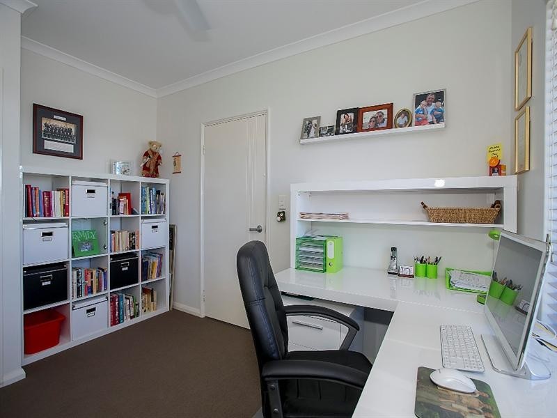 22 Freeth Turn, South Guildford WA 6055