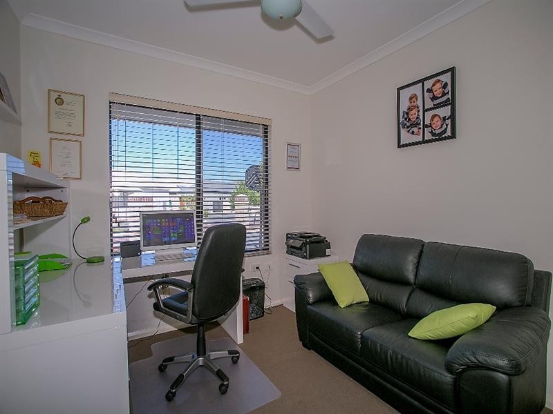 22 Freeth Turn, South Guildford WA 6055