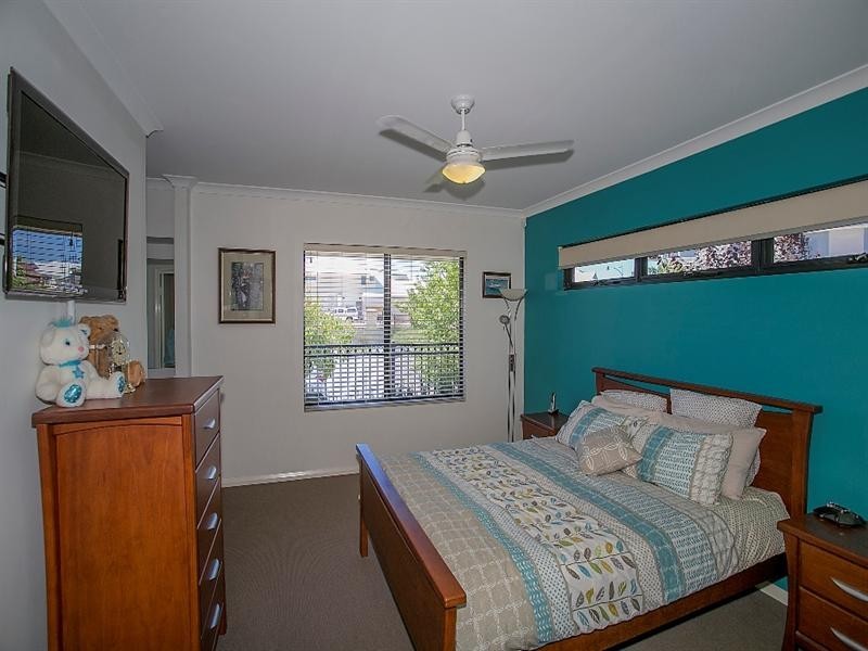 22 Freeth Turn, South Guildford WA 6055